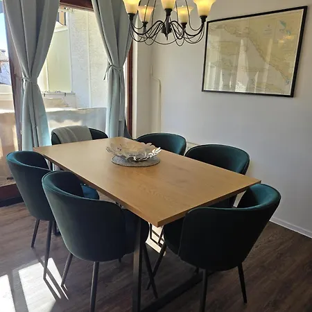 Ellie Kajak Apartment